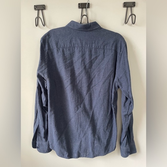 UNTUCKit, men’s large, dark blue soft flannel like cotton button down shirt EUC - Picture 3 of 6